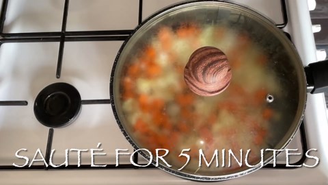 Easy deep fill minced beef and vegetable pie recipe