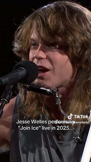 Jesse Welles Live Performance of 'Join Ice' in 2025