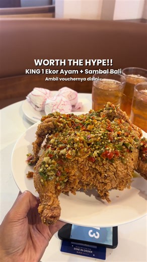 MUST TRY‼️ Paket whole chicken bisa buat bertiga! Ambil promonya dgn klik tag lokasi yang ada di video ini yaaah! Cara klaim vouchernya : 1. klik tag lokasi di video ini 2. pilih menu & klik beli 3. payment & dapetin QR code 4. SCAN BARCODE nya di J Chicken terdekat #jchicken #JelajahBosslang #JOYCreator #FAVEBUARYhemat #joytwogether