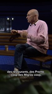 🎥De plus en plus de vitrines vides, nos villes se vident de commerces, est-ce grave? L'avis du créateur de Pompes funèbres et Pump it up, Toto Morand. Il était l'invité d'Ariane Dayer ce dimanche 15 février sur le plateau de Banc public. | La Télé