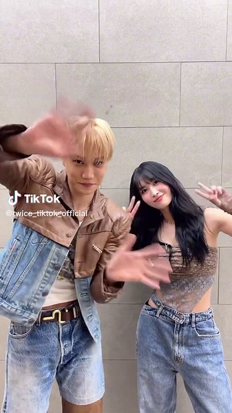 SET ME FREE Challenge with TWICE and Kai