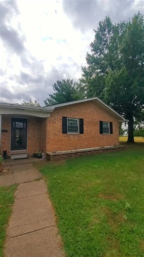 📍Clark County, MO 🌱6.4 acres 🏠1374 sq ft 🛏️3 bed, 1 bath 🚘Attached garage, Morton building & 32x56 metal utility shed 📲www.FretwellLand.com | Fretwell & Associates, LLC