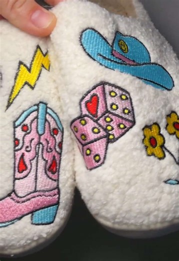 packing orders with some goodies from the spring break drop ☀️🌴 #AgaveTides #SpringBreakDrop #SmallBizTok #PackingOrders #BoutiqueShopping