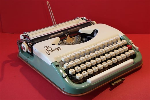 RAR Vintage Princess 300 green-cream typewriter with brown case 60s  Rare French Export Keyboard