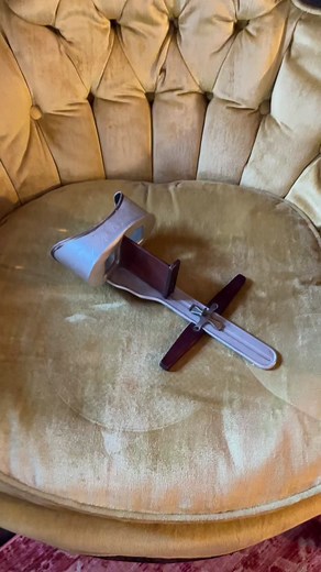 Exploring Antique Stereoscope Viewer: A 3D Journey Into the Past