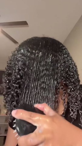 Curl Brushing Magic – Watch the Transformation!