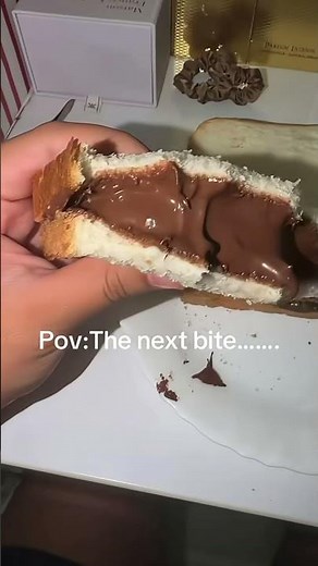 The perfect chocolate ratio doesn't exi— OMG! 😍 #nutella #dessert #satisfying