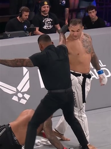 One moment you're trying to knock out their teeth... ...the next you're helping them to their feet. Only in fight sports. Emiliano Sordi scored an insanely fast stoppage on his debut in The Pit.