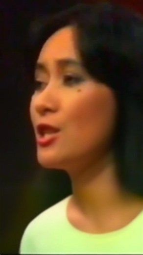 Harmoni Sempurna Titiek Sandhora & Muchsin Legenda Musik Indonesia #nostalgia #duet #shorts