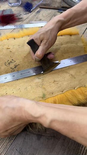 Cutting the fur #janefur #cut #fur #satisfyingvideos #furfactory #realfur #cutting #craftmanship #satisfying #furlover#furvibes we are the fur factory,for more information,feel free to contact us email:jason@janefur.comWhatsApp 8619057085907 Our Website:www.janefur.com | janefur_official