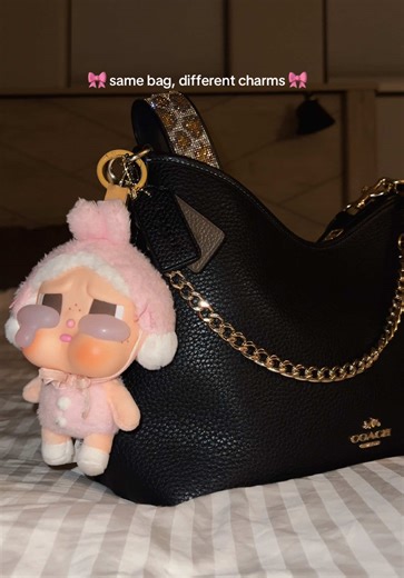 Switching up the bag charms feels like a different bag. 🎀👜💫 @Coach #coach #shoulderbag #pursetok #popmart #bagcharm