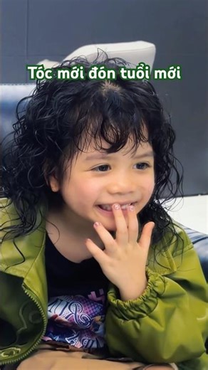 It's my birthday, so I'm determined not to let anyone look prettier than me 😋 #fansiefamily