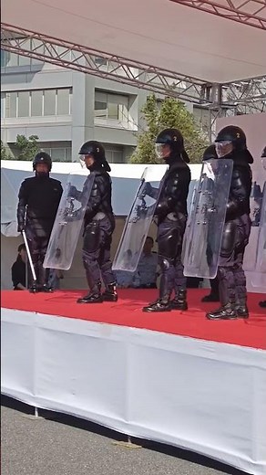 楯の構え方を行う法務省矯正局機動警備隊👮🚨、【第12回東京拘置所矯正展2025】