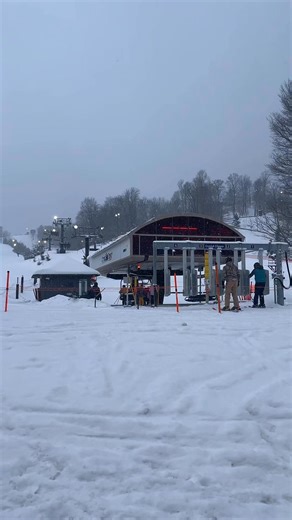 Snowy scenes from around the resort this afternoon. ❄️ | Crystal Mountain