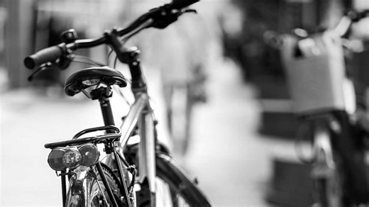 Senior delivery rider walks for hours to finish job, earns overflowing support