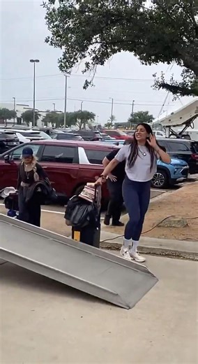Fans sing Liv Morgan’s Trouble Trouble!