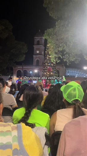 Baile de Santa Claus en Roblox y su versión real