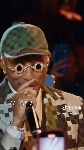 Pharrell & Jay-Z: I Just Wanna Love U Live Performance