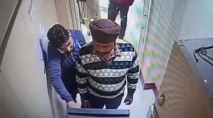 119K views · 1.1K reactions | bhullowal pnb bank atm to es bande ne fraud kita card change kr ke 90000 rs withdraw karwa laye aa so please share kr deo eh bnda kise di pehchan vich hove g plz contact jaspal Singh village bhagowal mobile no. 97791 91659 .thanks | Hoshiarpur online | Facebook