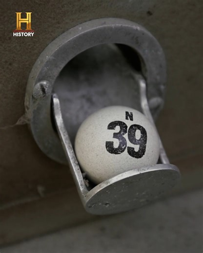 1M views · 27K reactions | Toyota é Toyota... e um Land Cruiser dos anos 1970 chamou a atenção de Mike. #CaçadoresDeRelíquias | HISTORY | Facebook