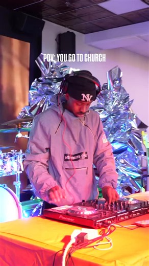 Today we kicked off our new series Behind The Music, where Pastor Charlie unpacked powerful biblical truths through the lyrics of Coldplay’s “A Sky Full of Stars.” New song next Sunday. Any guesses what we’re covering? Be here to find out. . . . . . . #BehindTheMusic #Coldplay #JesusIsTheLight #SkyFullOfStars #PastorCharlieWhitlow #CommunityChurch #FaithInCulture #SundayRecap | Community Church