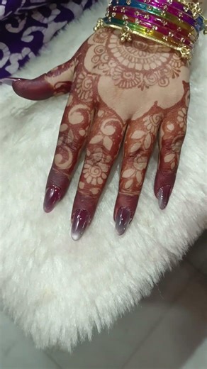 cats eye nail art in wine 🍷 colour #cats eye nail 💅 art in mehendi hand#nailart#bride nail art#ytaet