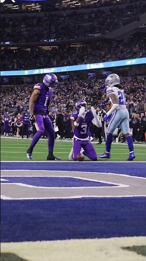 J.J. McCarthy 58-yard throw to Jordan Addison 🔥 | 📺: NBC