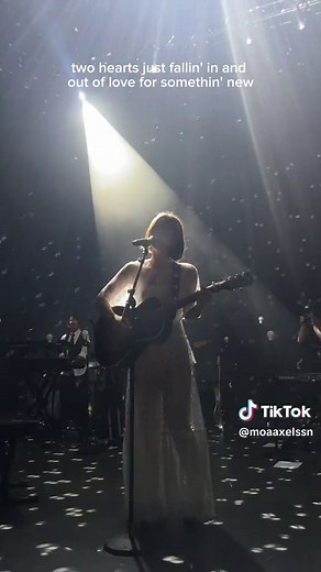 Gracie Abrams - 'In Between' London Concert Performance