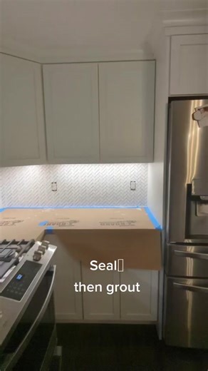 Seal marble before grouting #tileinstallation #tile #diy #construction #saldiblasi #elitetileco #tilework #tilebacksplash #herringbonepattern #mosaic #mosaictile #sealing