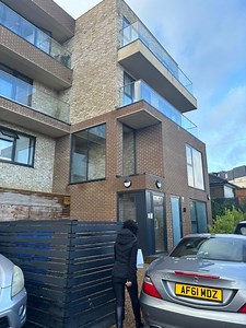 Double Room with En-suite available in Modern Flat