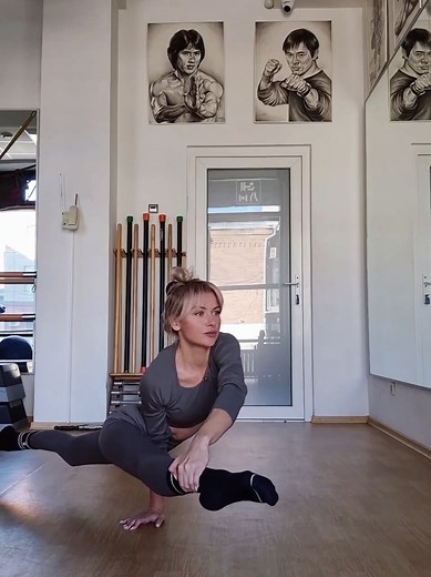 🩵💎🩵 🧚‍♀️#стойканаруках #reelstop #topreel #handstandlove #handstandnation #acrobalance #acrobatica #flexibilitygoals #flexibilityposts_ #стойка #dneprsport #sportdnepr #topreel #reelstop #acrobaticgymnastics #acrobats #acrobatica #handbalancing #yogaposeoftheday #strongchildren #stronggirl #гибкостьтела #acroyogalove #yogaposeoftheday #handbalance #stronggirlsclub #equlibrio #cirquegram #cirqueduinsta #handstandpractice #handstanding #handstandeveryday #topsport #acrobats