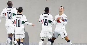 Ronaldo trình làng kiểu ăn mừng mới sau cú đúp bàn thắng cho Bồ Đào Nha