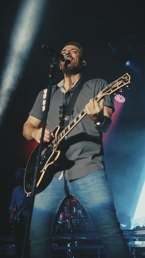 Chris Young Tour Singing 'Young Love & Saturday Nights'