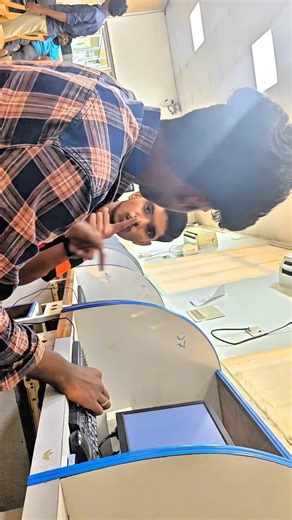 𝙈𝙖𝙙𝙚𝙨𝙝🖇️❤️ | Ivulo dhan da computer 😹 . . @madeshhhh.07 . . #comedyreels #contentcreator #funnyvideos #system #trendnow | Instagram