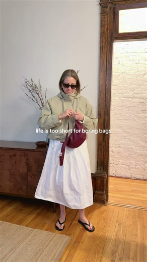 The perfect spring pop without trying too hard 🍒❤️