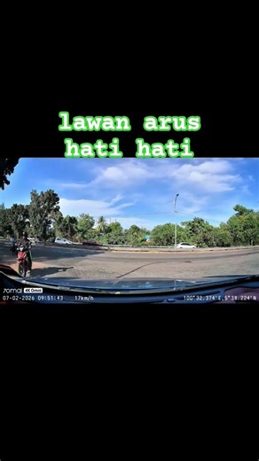 against the flow #countercurrent #motorcycle #trafficlight #be careful #DriveCarefullyUntilSafe