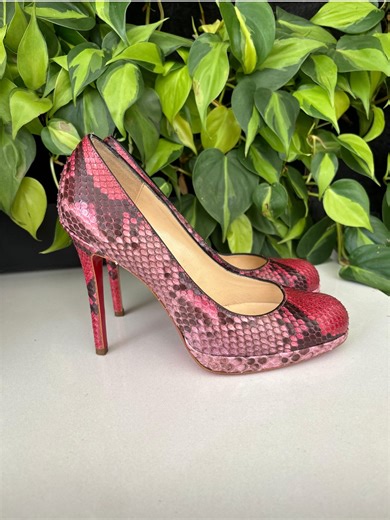 DESAPEGO DO LUXO® | L0UB0uT1N lindo em Python 37 sola e 37br | Instagram