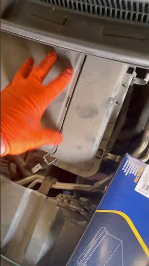 Toyota Aygo 2013 air filter replacement