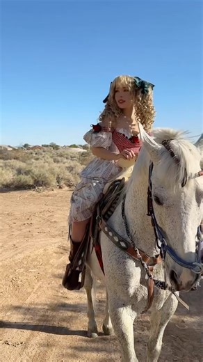 Roxy on Instagram: "Candy Candy, Anthony antes de la tragedia 🐎 Anthony @vamplettes Candy @itsroxycos #candycandy #candycandycosplay #anime #classic #caricatura #cosplay #candy #anthony #anthonybrown #mexico #latinamerica #paratiiiiiiiiiiiiiiiiiiiiiiiiiiiiiii #parati #candywhite"