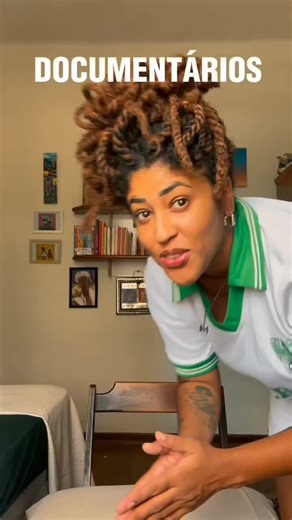 MUNDO NEGRO on Instagram: "O combate ao racismo religioso exige disposição para desaprender preconceitos e encarar como a estrutura tenta, até hoje, silenciar o sagrado de matriz africana. Entender o terreiro é entender a própria formação do Brasil, reconhecendo que a liberdade de culto é um direito inegociável e uma ferramenta de cura para a nossa ancestralidade. Para desmistificar estereótipos e celebrar a força do Candomblé, selecionamos cinco documentários essenciais que tratam de fé, histór