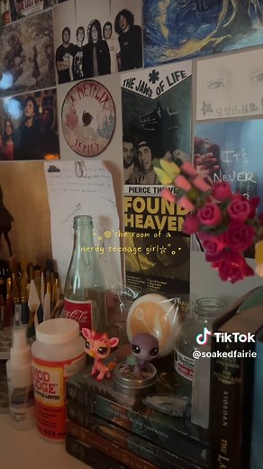 Nerdy Teenage Girl Room Tour: Small Rearranged Maximalist Setup