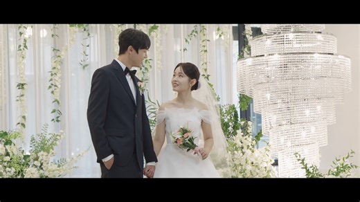 이브닝글로우|결혼영상|본식DVD|웨딩영상|본식영상 on Instagram: "✨케이터틀 X 이브닝글로우✨ Venue @kturtle.wedding Video @eveningglow_8 Product #1인1캠 #4K 가장 아름다운 장면은 늘 조용히 지나갑니다🌿 케이터틀 웨딩홀에서 완성된 하루❣️ 💍케이터틀의 오랜 제휴 업체인 이브닝글로우는 그날의 감정을 오래 남을 영상으로 기록합니다📸 소중한 순간을 더 깊이 담고 싶다면 가장 완벽한 선택은 이브닝글로우입니다🥰💕 🎥 예약문의 및 제휴문의 TEL. 010-4840-9872 홈페이지 또는 카카오톡 플러스친구에 “이브닝글로우”를 검색해주세요🔎"