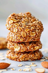 chewy 3-Ingredient No-Bake Oatmeal Cookies. #NoBakeCookies #EasyDessert #OatmealGoodness | Easy No Bake Cookies