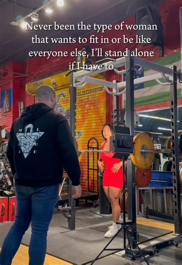 Here’s to showing that pro bodybuilders are not stage lean all year around, offseason physique on display 😘 #womenshealth #ifbbpro #offseasongrind #bodybuilding