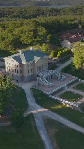 Explore Gunnebo House and Gardens — 18th-century Swedish elegance and lush gardens, just outside Gothenburg 🌿✨ Discover 10 breathtaking places in the Gothenburg region, on the west coast of Sweden. ➡️ Full list at goteborg.com. #beautifuldestinations #travelbucketlist #gunnebocastle #gunnebohouse #gunnebogardens #swedishcastle #daytrip #utflyktstips @gunneboslott | Göteborg/Gothenburg: The Official Guide