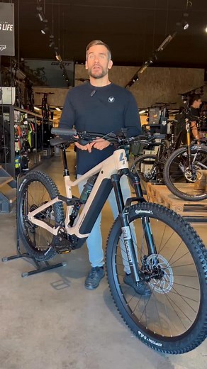 La ganga de la semana ✔️ Lapierre Overvolt Am 4.6 2025. Disponible en talla M y talla L en TBV ▪️Motor Bosch Gen 5 ▪️Bateria de 600Wh ▪️170/160mm de recorrido Unidades limitadas! Encuentrala en nuestras tiendas TBV Cabrera y TBV Alella 🙌🏼 #thebikevillage #bikeshop #ebikeshop #cabrerademar #alella #emtb #maresme #mtbshop #enduroshop #lapierre | The Bike Village.com