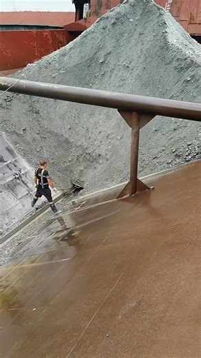 16K views · 252 reactions | The process of a self-unloading ship unloading phosphate rock #sandstone #self-unloading ship #canal #unloading #crew #loading and unloading ship #ore #phosphate rock | 丁掌柜 | Facebook