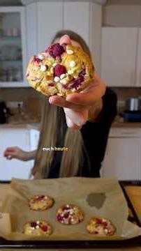 Valentine's Day in cookie form 💖🍪 | Cookies with raspberries & white chocolate #ValentinesDay #Co...