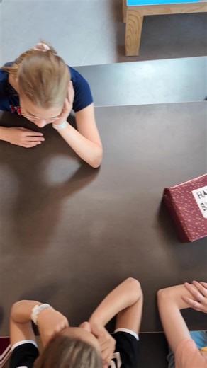 🎉 Der coolste Kindergeburtstag wartet auf Dich! 🎂 Feiere mit Deinen Freunden beim GeburtstagsJUMP im JUMP House! Trampolinspaß, Action ohne Ende und unvergessliche Momente - bereits ab 60 Minuten! Jetzt buchen und Geburtstag mal anders feiern! 🚀🎈 | JUMP House Trampolinpark