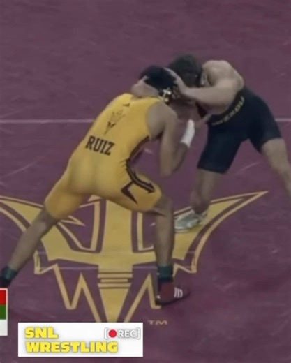 Nicco Ruiz Dominates James Conway in 165 lb Dual Match